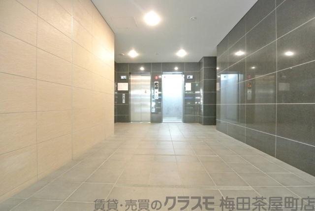 27/30 エントランス