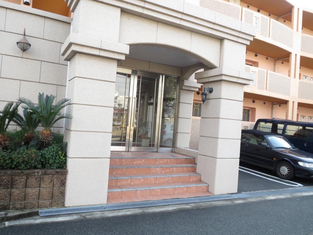 27/30 エントランス