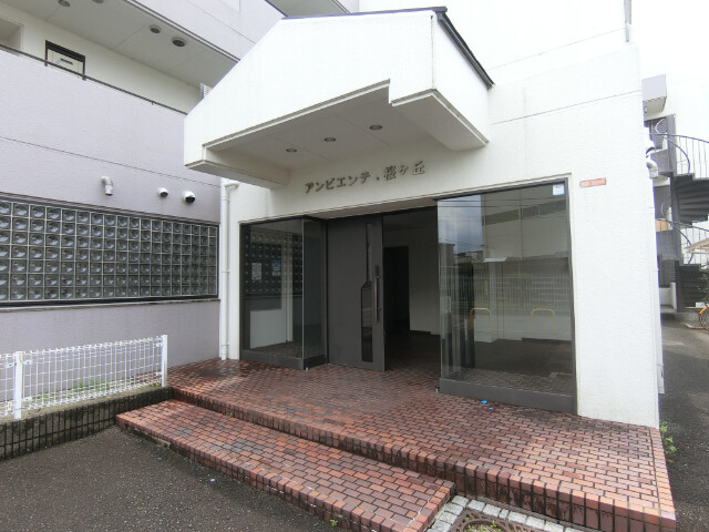 27/30 エントランス