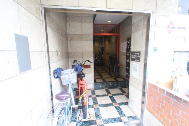 27/30 エントランス