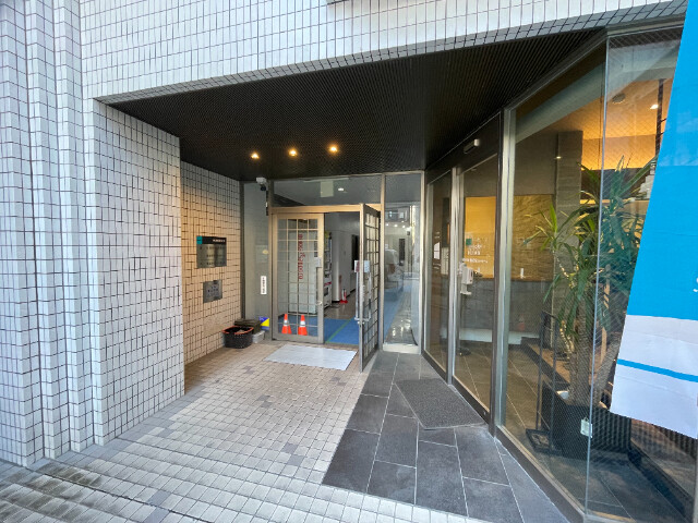 21/22 エントランス