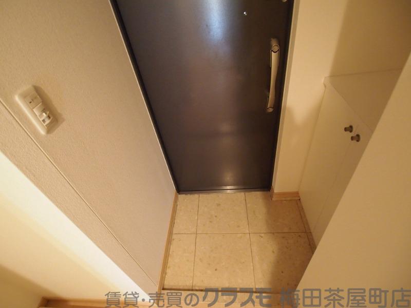 16/30 玄関