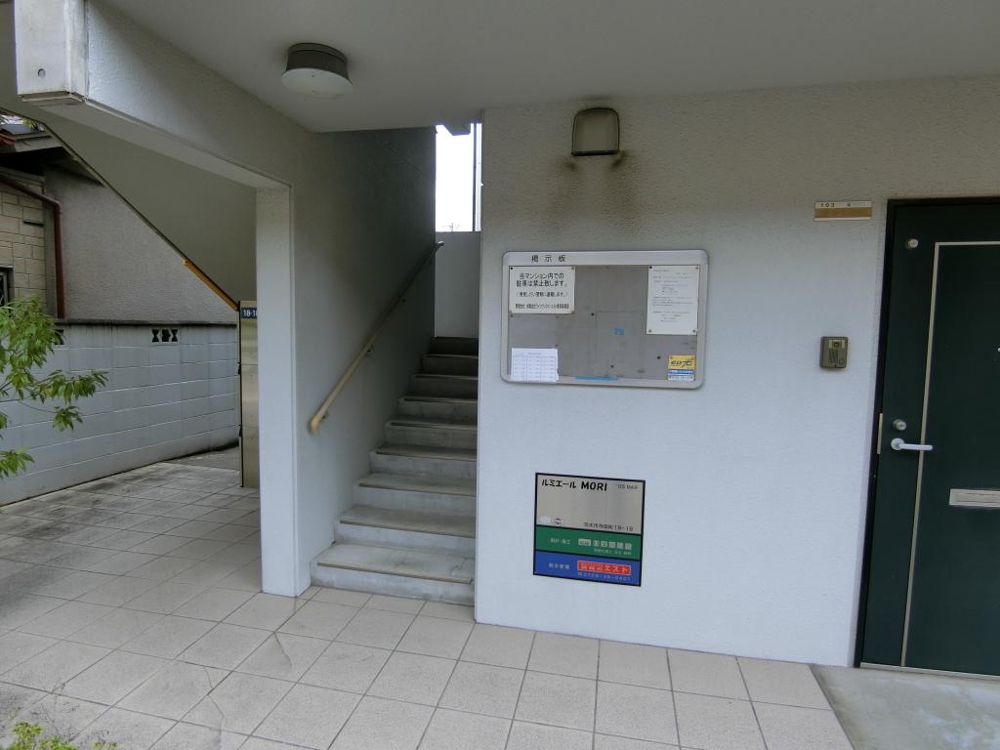 27/30 エントランス