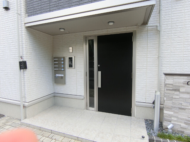 26/30 エントランス