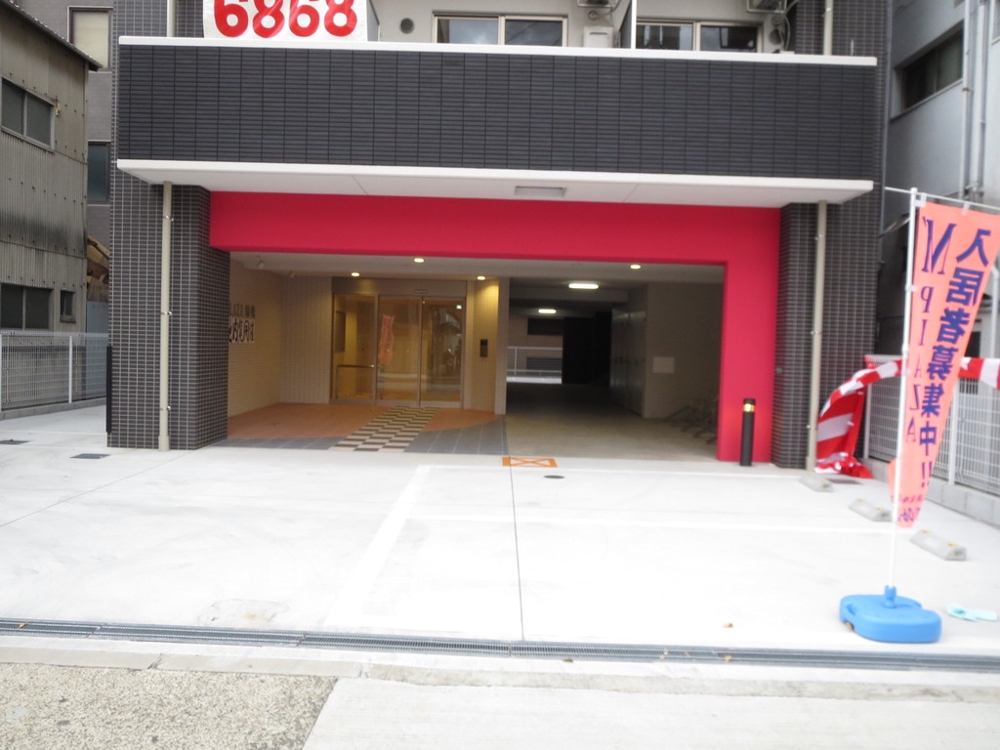 23/30 エントランス