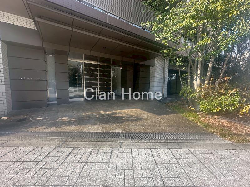 27/30 エントランス