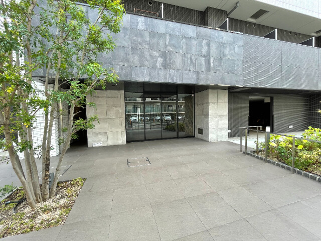 27/30 エントランス