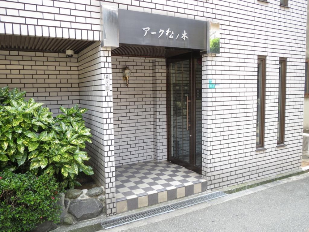 27/30 エントランス