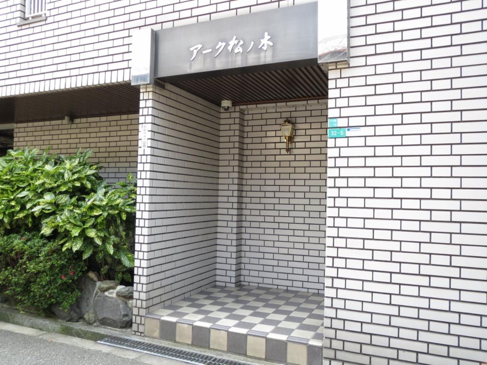 28/30 エントランス