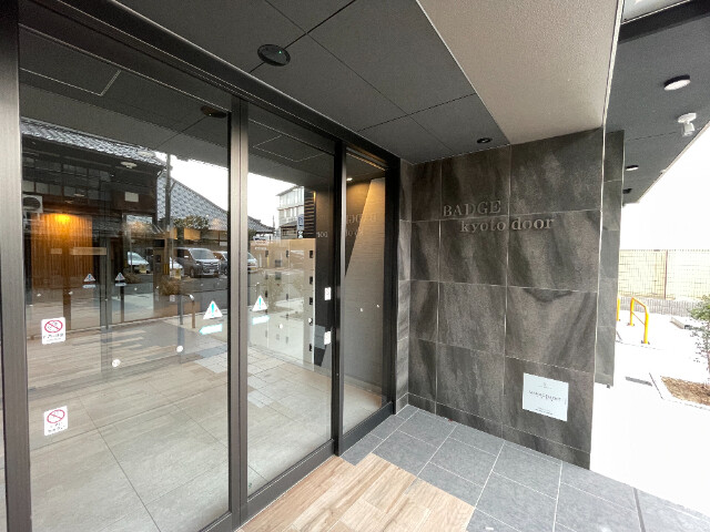 23/24 エントランス