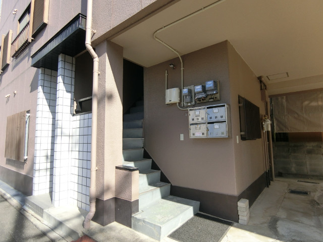 27/30 エントランス