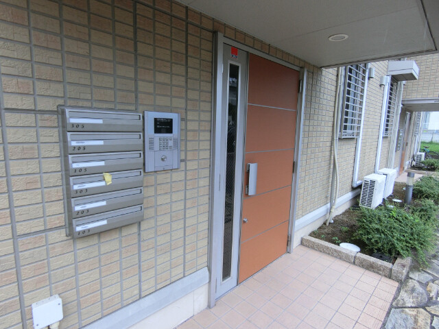 26/30 エントランス