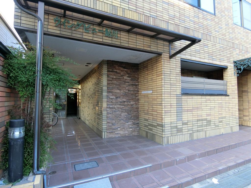 27/30 エントランス