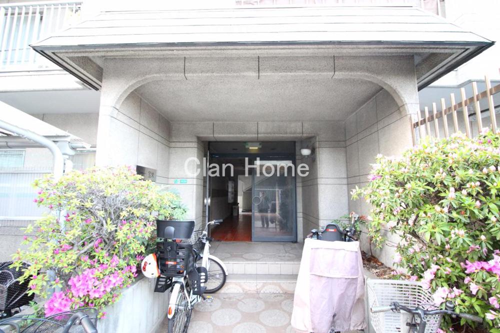 27/30 エントランス