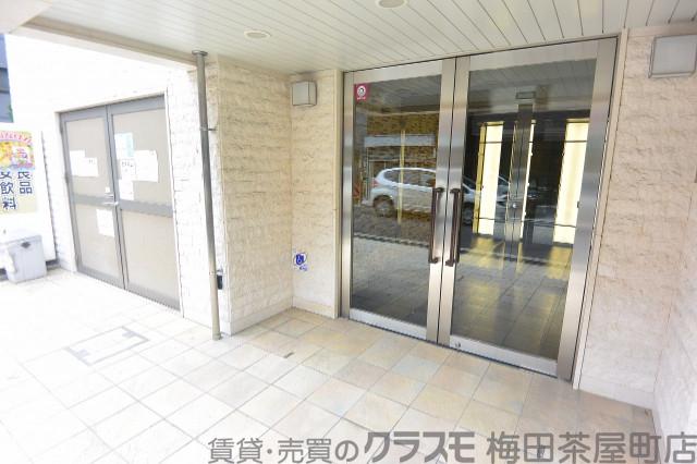 27/30 エントランス