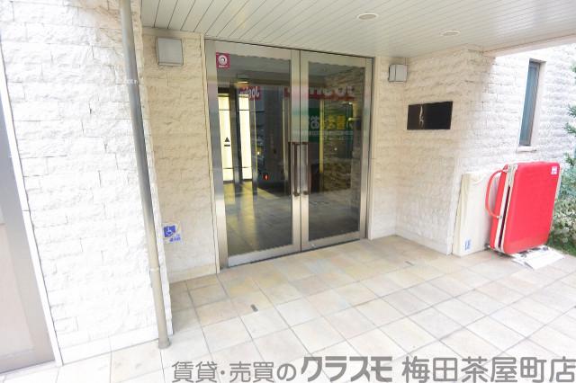 26/30 エントランス