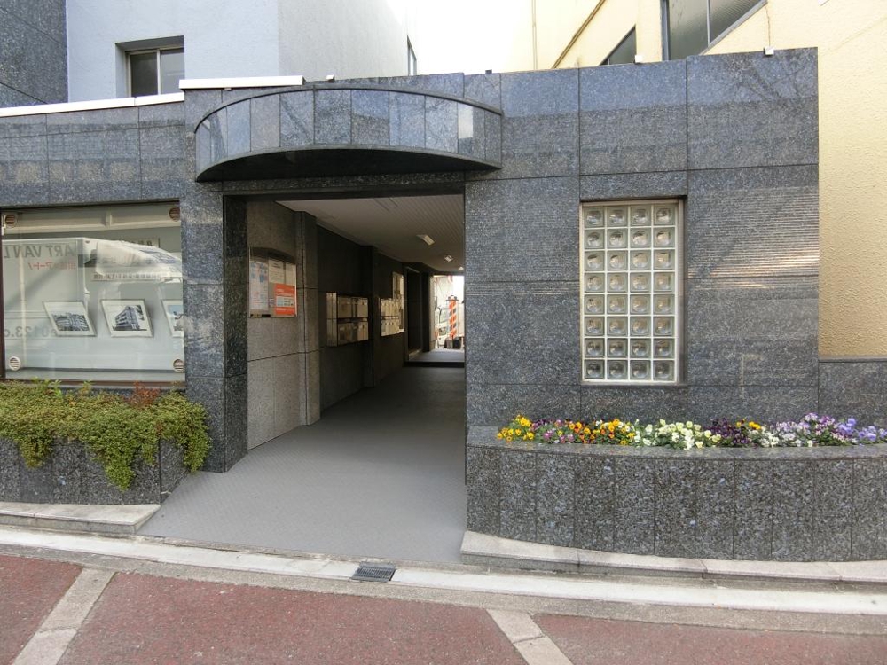 27/30 エントランス