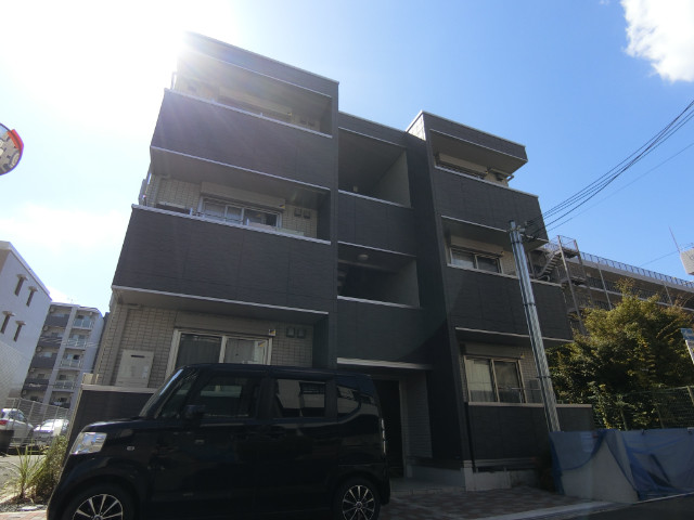 27/30 エントランス