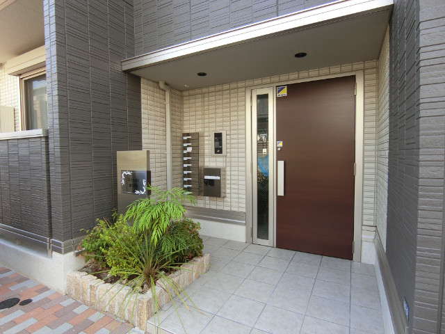 28/30 エントランス