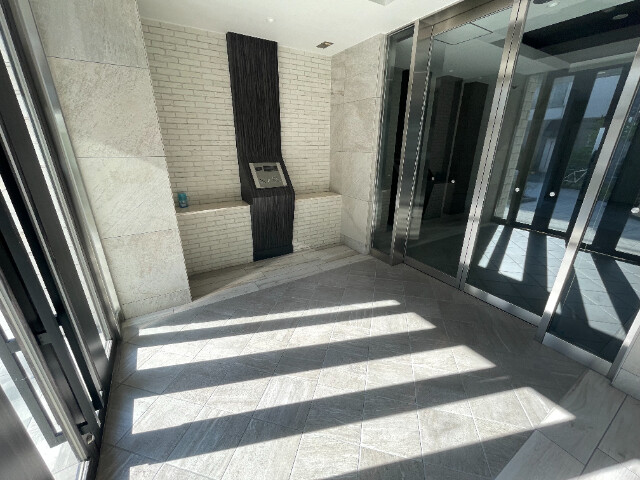 26/30 エントランス