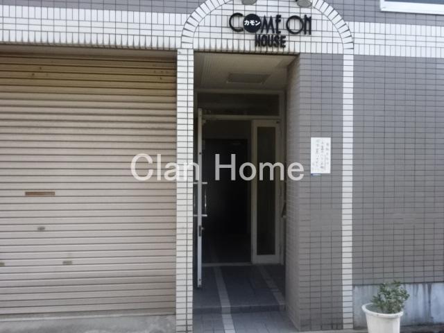 21/30 エントランス