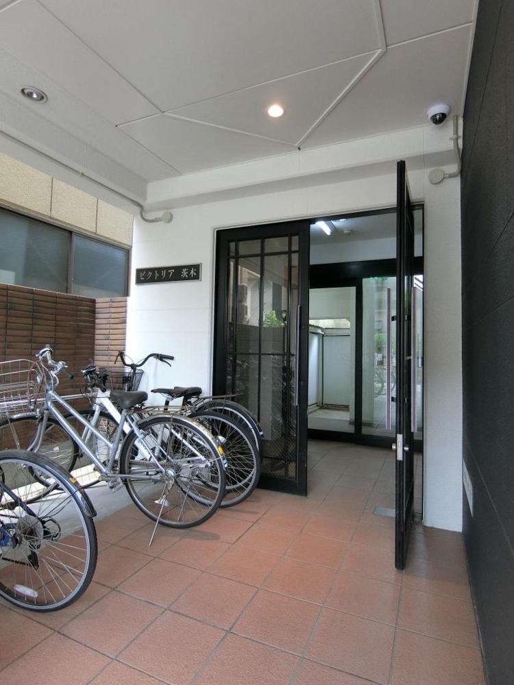 25/30 エントランス