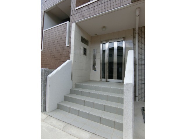 28/30 エントランス