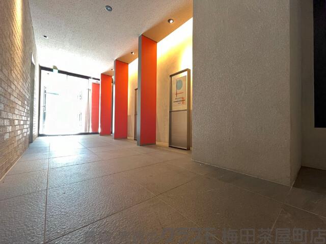 28/30 エントランス