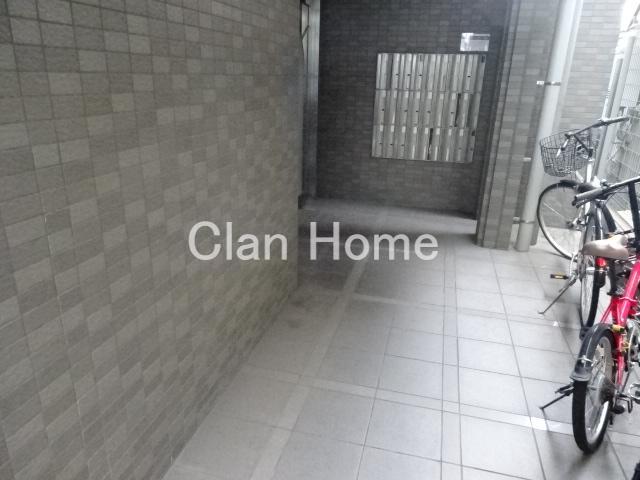 26/30 エントランス