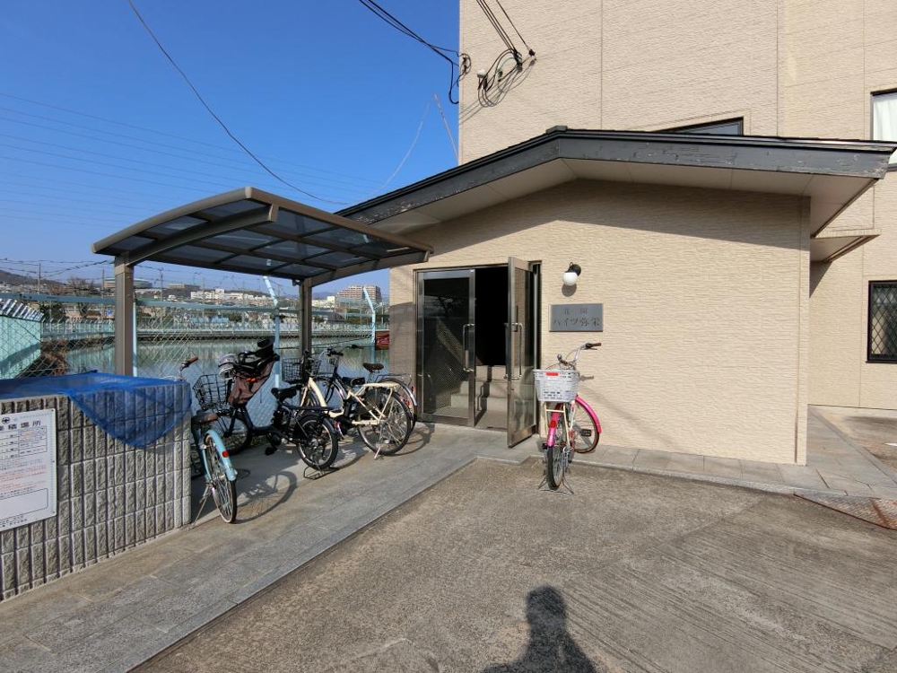 26/30 エントランス