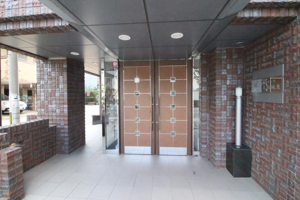 28/30 エントランス