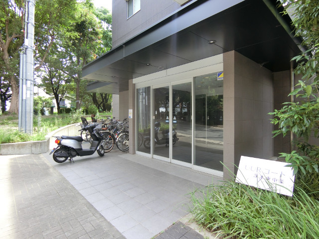 26/30 エントランス