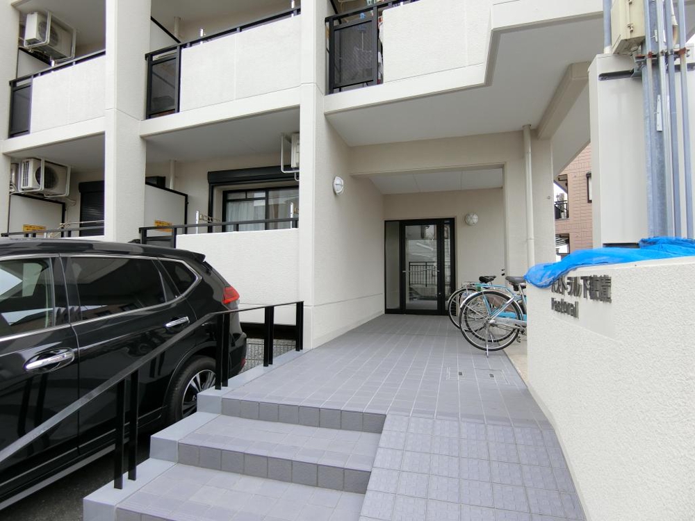 27/30 エントランス