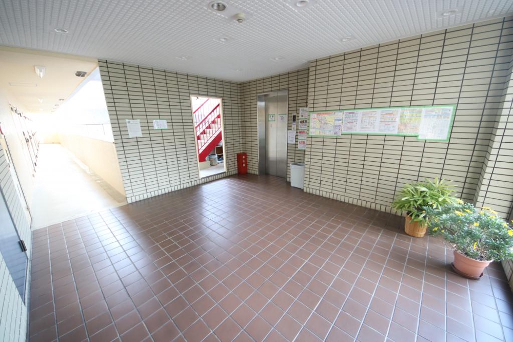 25/30 エントランス