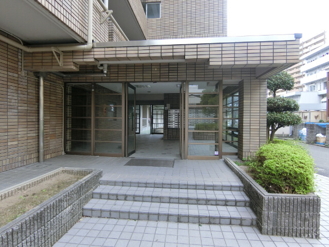 26/30 エントランス
