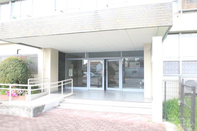 27/30 エントランス