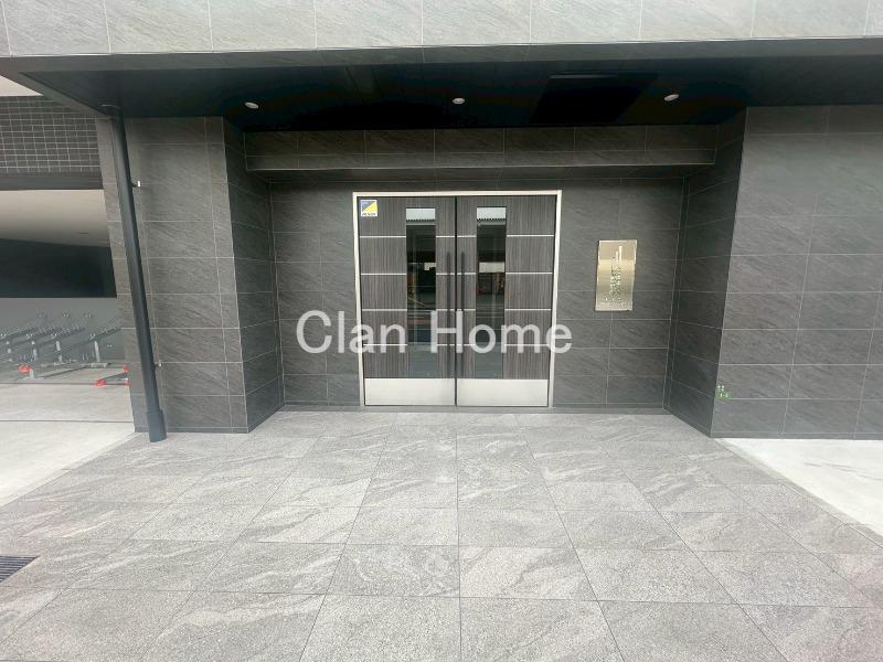 28/30 エントランス