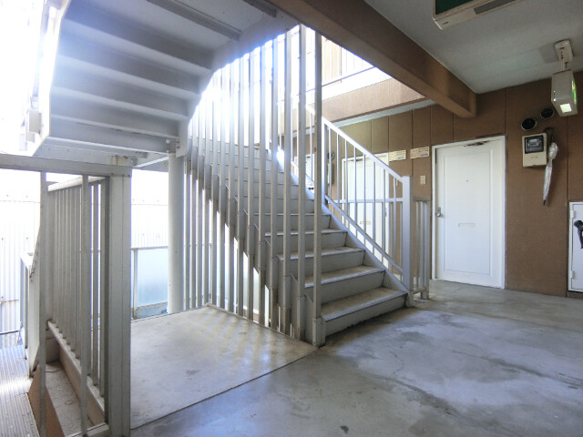 27/30 エントランス