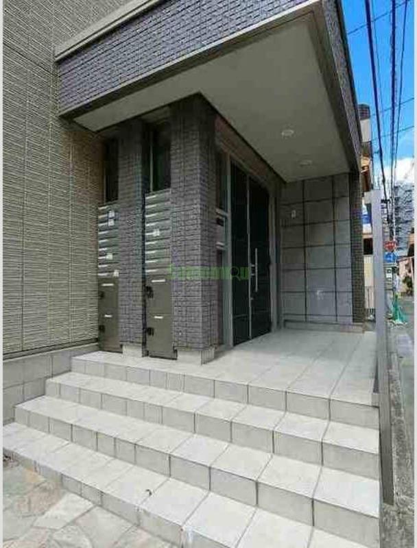 16/23 エントランス