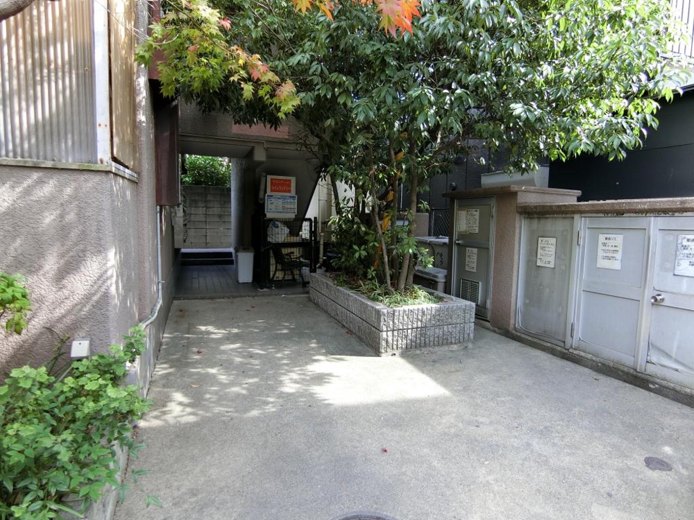 26/30 エントランス