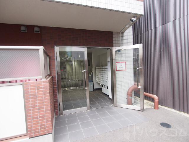 28/30 エントランス