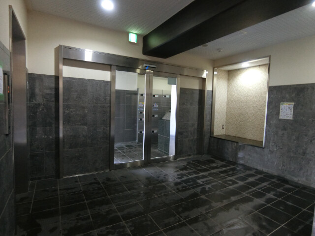 27/30 エントランス