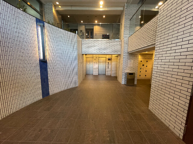 20/30 エントランス