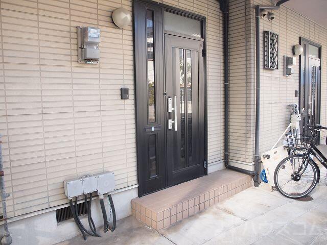 27/30 エントランス