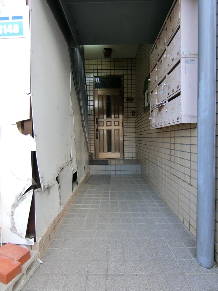 24/30 エントランス