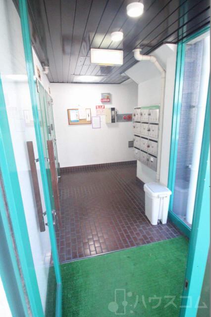 27/30 エントランス