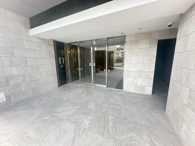 26/30 エントランス