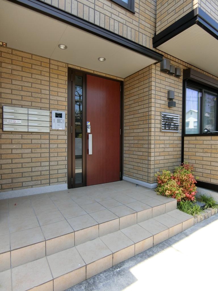 28/30 エントランス