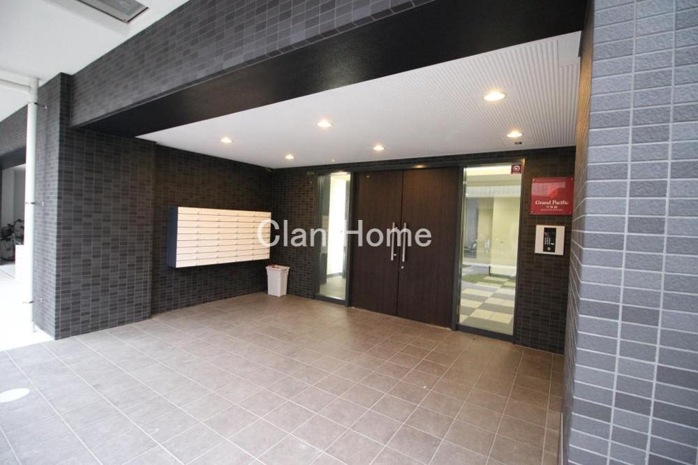 28/30 エントランス