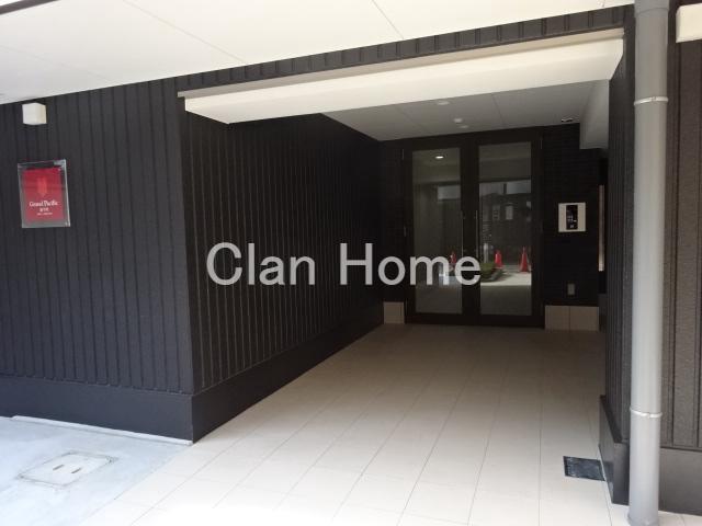 28/30 エントランス